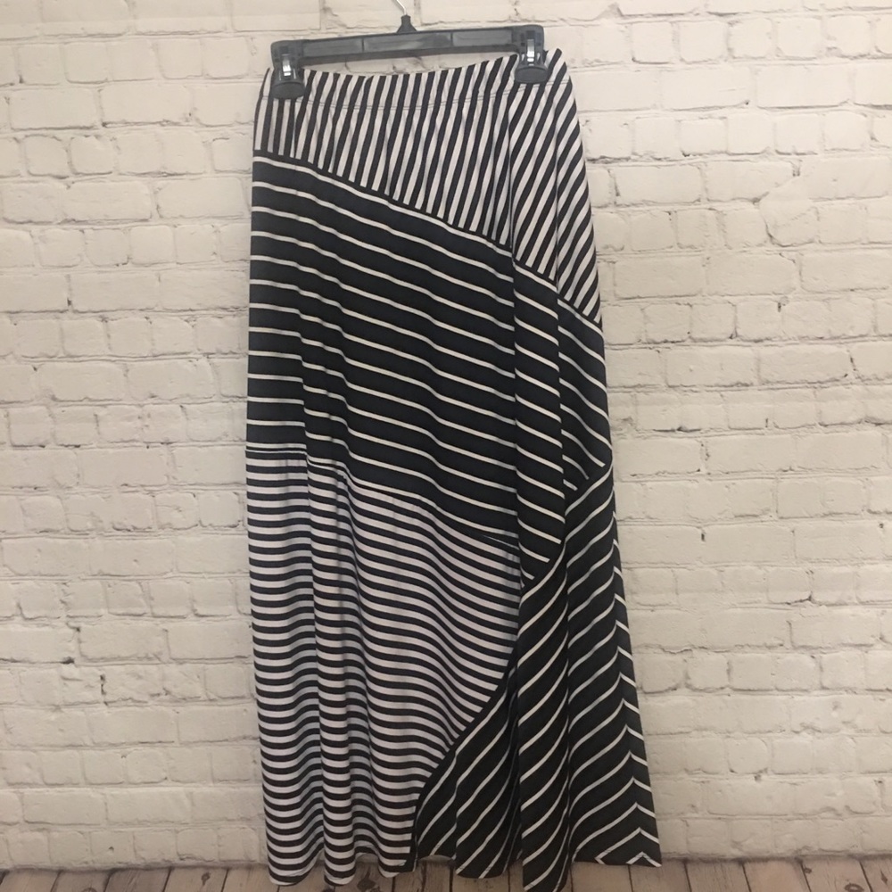 NWT Kim Rogers Curvy Black & White Striped Skirt